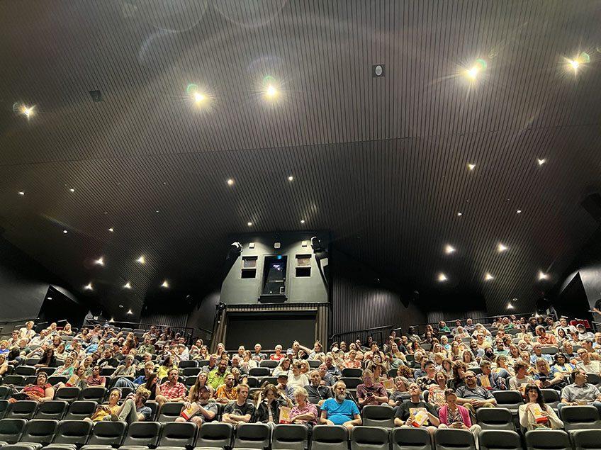 观众在丹佛自然与科学博物馆观看第13届年度科幻电影系列